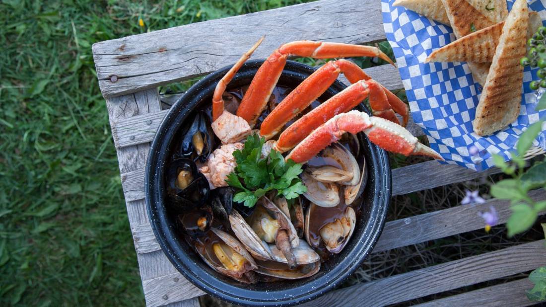 Régalez-vous de délicieux fruits de mer fraîchement pêchés |  <i>Tourism PEI / Stephen Harris</i>