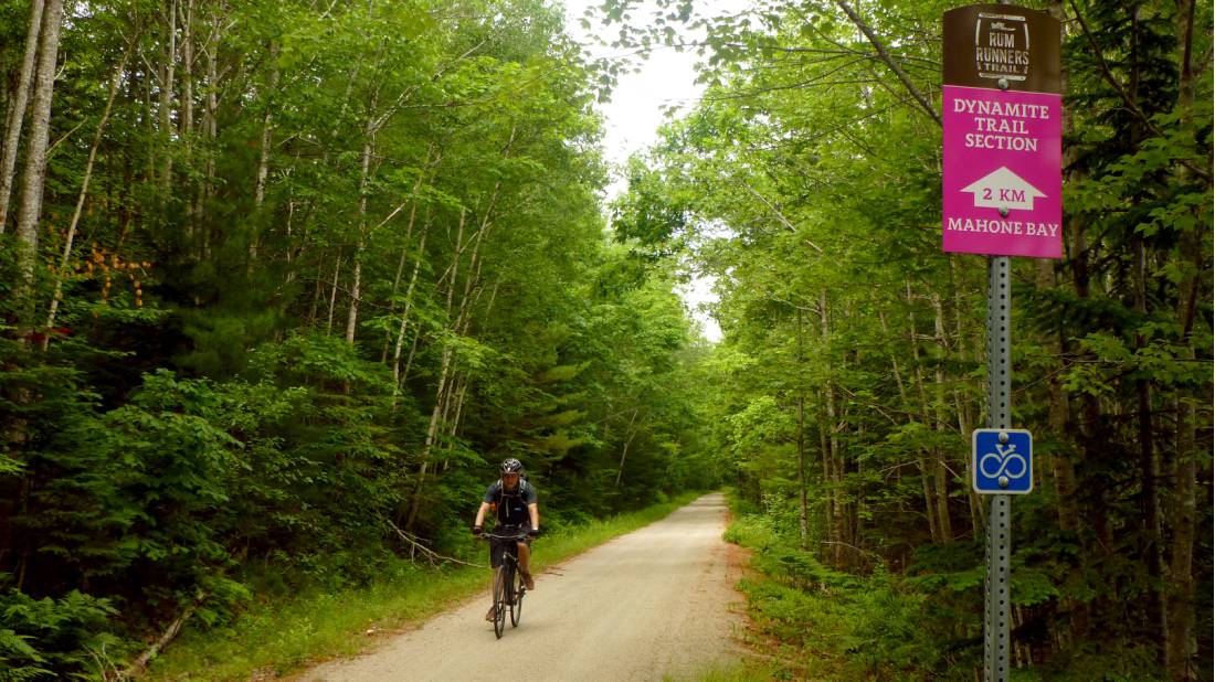 Vélo sur le sentier Rum Runners en direction de Lunenburg, en Nouvelle-Écosse |  <i>Caroline Mongrain</i>