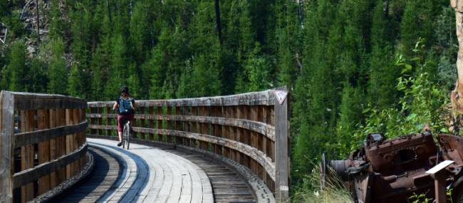 Artifacts can be found along the trail | Nathalie Gauthier